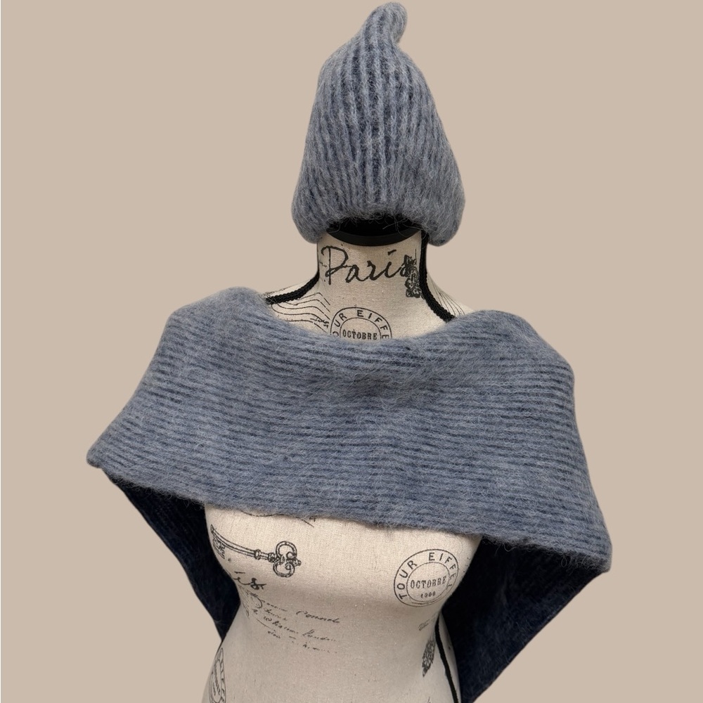 Elegant Blue Knit Snood and Hat Set Made Of Icelandic Wool 💙